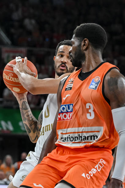 这对他们争 这对他们争